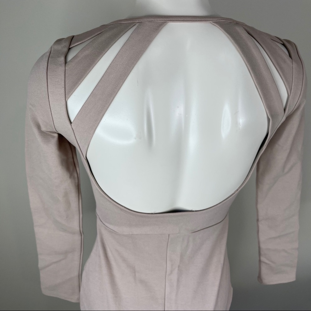 🌟🌟SOLD🌟🌟FASHION NOVA nude V-neck dress cut out shoulders S - Picture 4 of 13